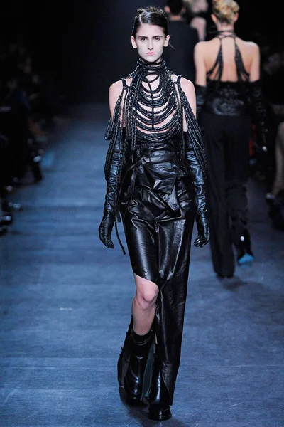 Look 35